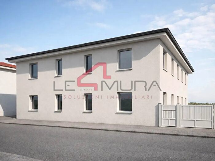 Casa con 12 locali in vendita in Nogara