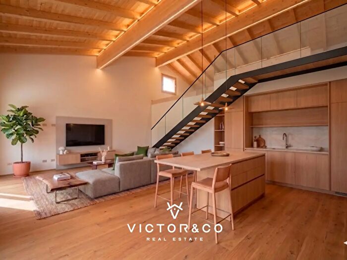 Casa trilocale in vendita in Via Isonzo, Oleggio