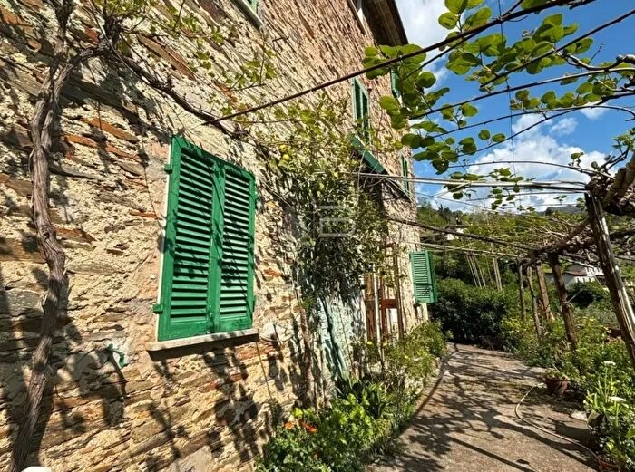 Casa quadrilocale in vendita in Seravezza