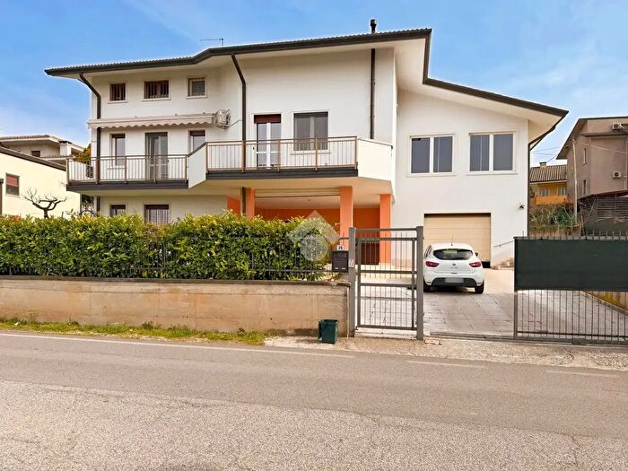 Casa con 13 locali in vendita in Via Naronchi, Colognola Ai Colli