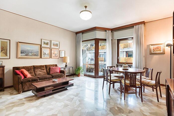 Appartamento trilocale in vendita in Via Michelino da Besozzo, Milano