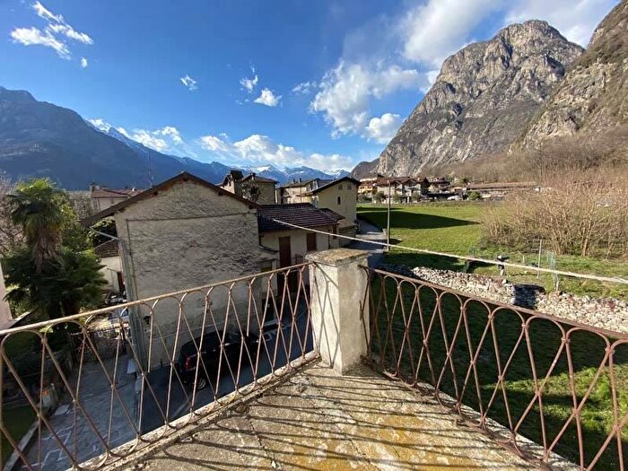 Casa con 5 locali in vendita in Via Colombano, Novate Mezzola