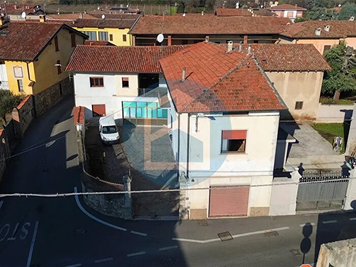 Appartamento con 5 locali in vendita in Via Lorenzo Gigli, Rovato
