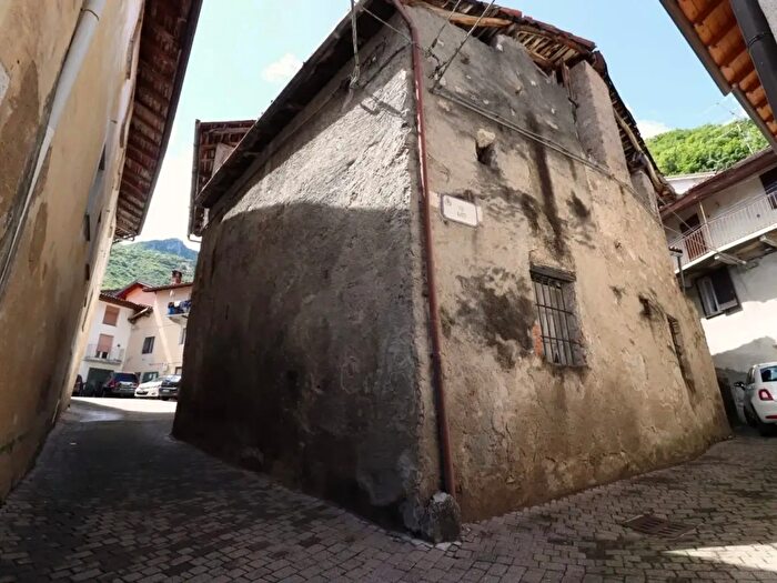 Casa quadrilocale in vendita in Via Ratti, Ballabio