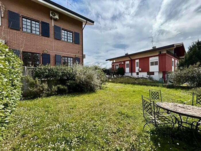 Casa con 7 locali in vendita in Via Carlo Zucchi, Udine