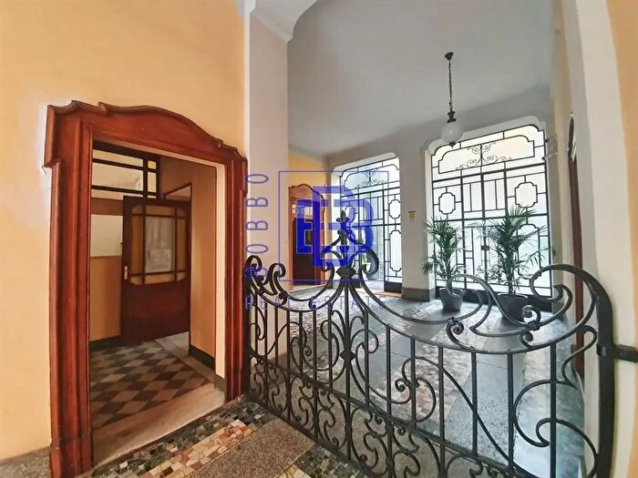 Appartamento trilocale in vendita in Via Zezon, Milano