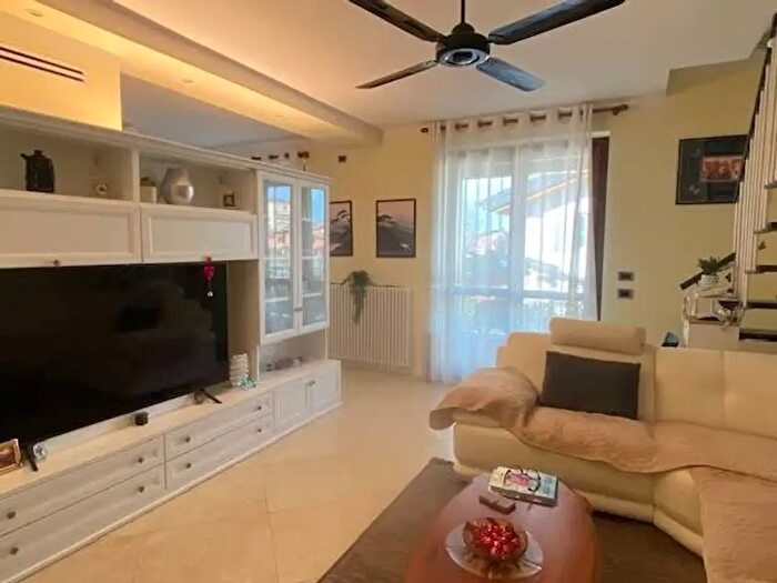 Appartamento quadrilocale in vendita in Via Dodi, Piacenza