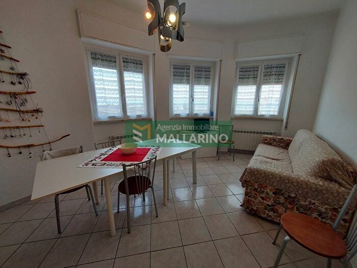 Appartamento trilocale in affitto in Corso Europa, Centro, Finale Ligure