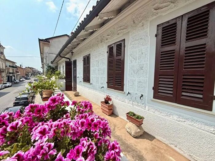 Appartamento con 5 locali in vendita in Via Fratelli Vercelli Carmagnola, Carmagnola