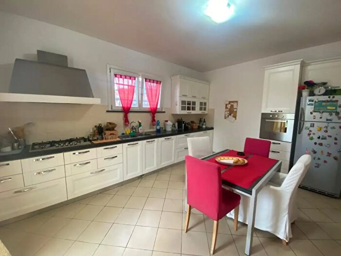 Casa con 7 locali in affitto in Cascina