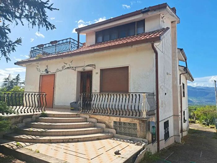 Casa con 7 locali in vendita in Via Braccio di Croce a, Cervaro