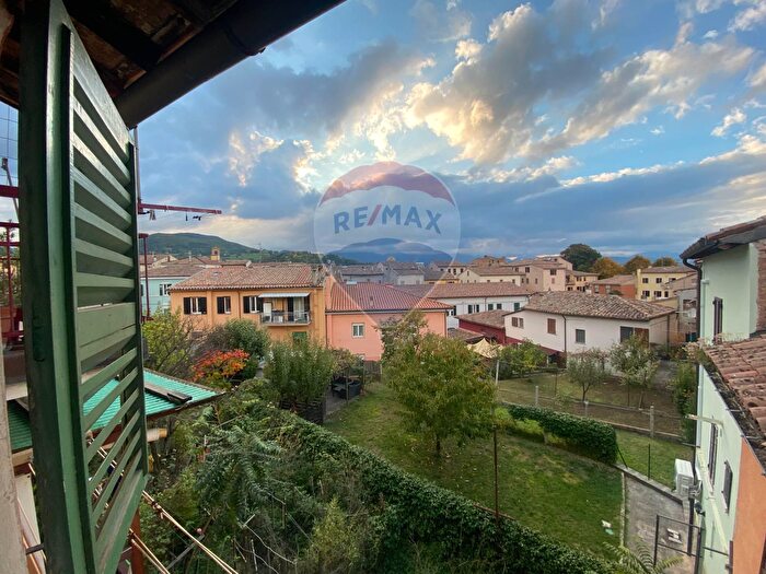 Casa con 5 locali in vendita in Vicolo Castrica, Fabriano