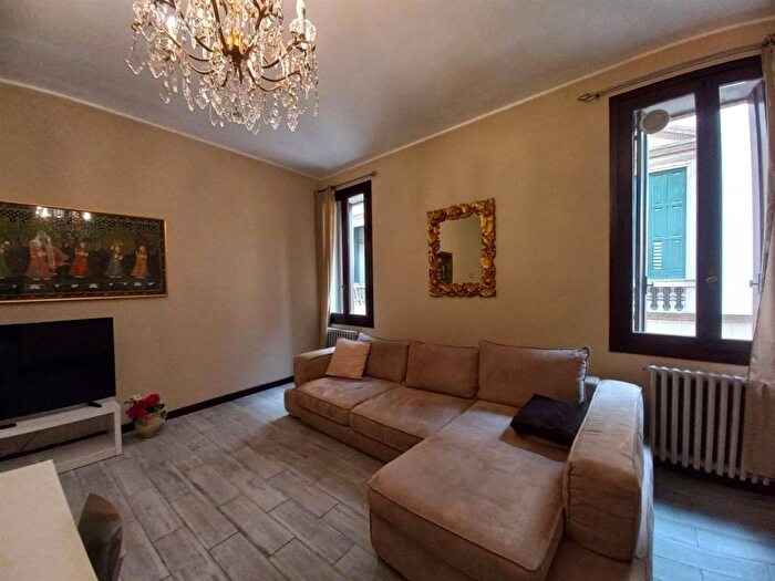 Appartamento trilocale in affitto in Piazza dei Signori, Centro Storico, Vicenza