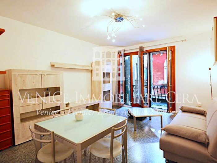 Appartamento quadrilocale in affitto in Fondamenta Santa Giustina, San Francesco della Vigna, Venezia