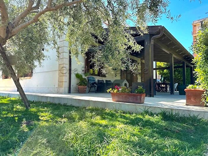 Casa con 8 locali in vendita in Viale Scala Greca, Siracusa