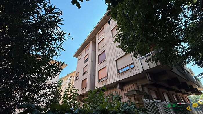 Appartamento quadrilocale in vendita in Viale Vittorio Bottego, Parma