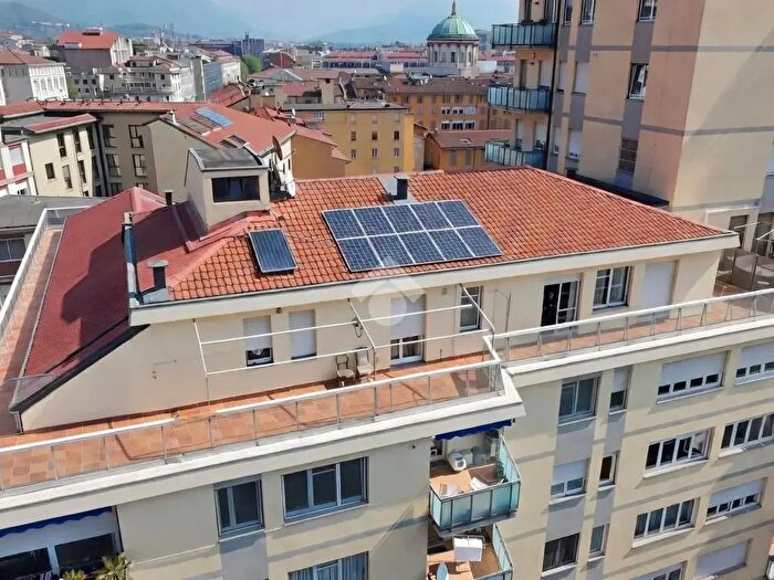 Appartamento con 5 locali in vendita in Via Antonio Ghislanzoni, Bergamo