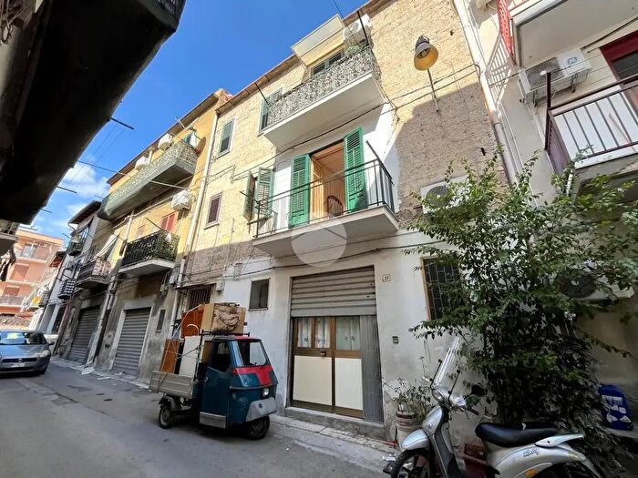 Appartamento bilocale in vendita in Via Margifaraci, Palermo