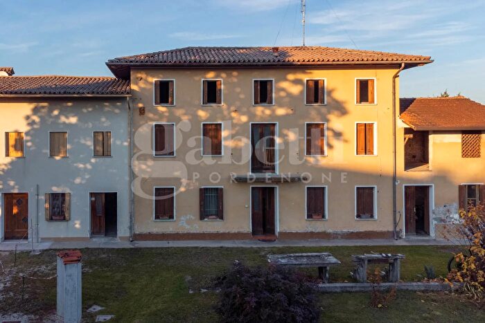 Casa con 10 locali in vendita in Via Pastrengo, Fontanafredda