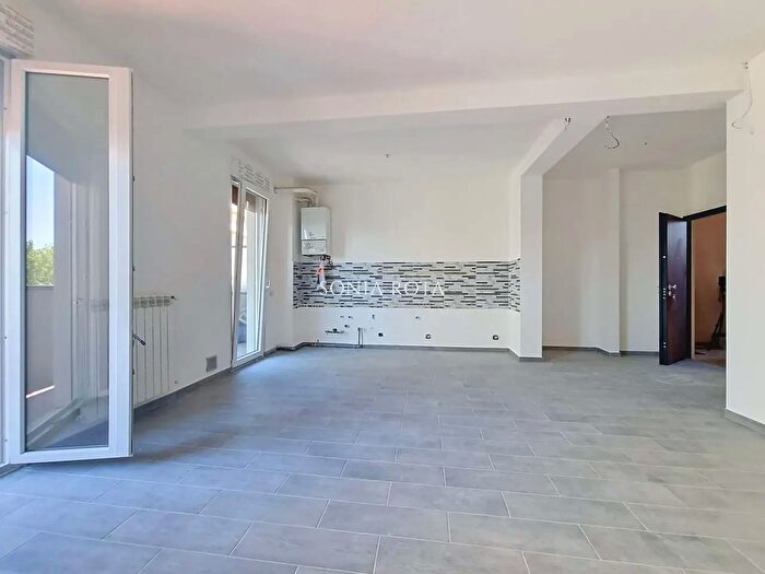Appartamento trilocale in vendita in Via Roma, Alzano Lombardo