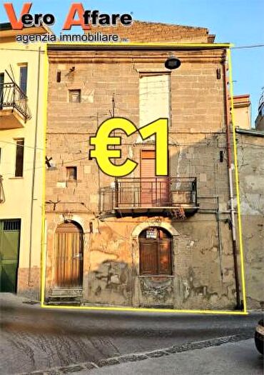 Casa trilocale in vendita in Via Umberto, Campofranco