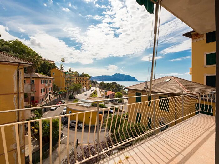 Appartamento con 6 locali in vendita in Via XXV Aprile, Pieve Ligure
