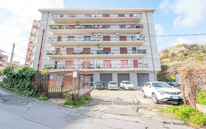 Appartamento trilocale in vendita in Via Annibale, Messina