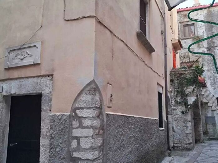 Appartamento con 6 locali in vendita in Vico Del Gargano