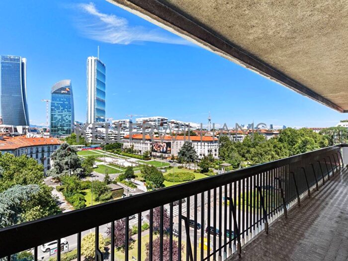 Appartamento con 5 locali in affitto in Piazzale Giulio Cesare, Amendola Buonarroti, Milano