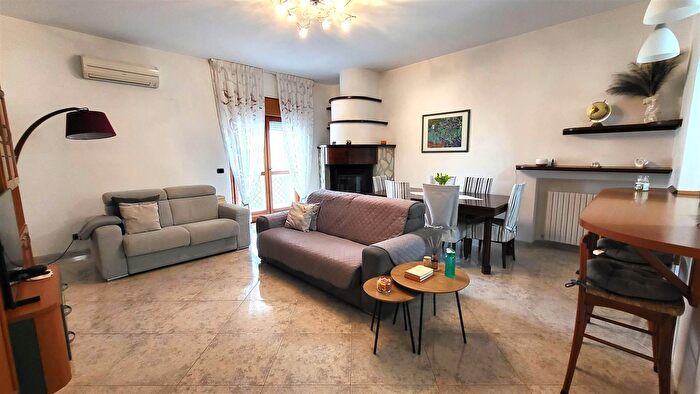 Appartamento trilocale in vendita in Via Fratelli Bandiera, Montalto Uffugo