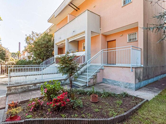 Casa con 6 locali in affitto in Via Pietro da Gallarate, Arnate, Gallarate