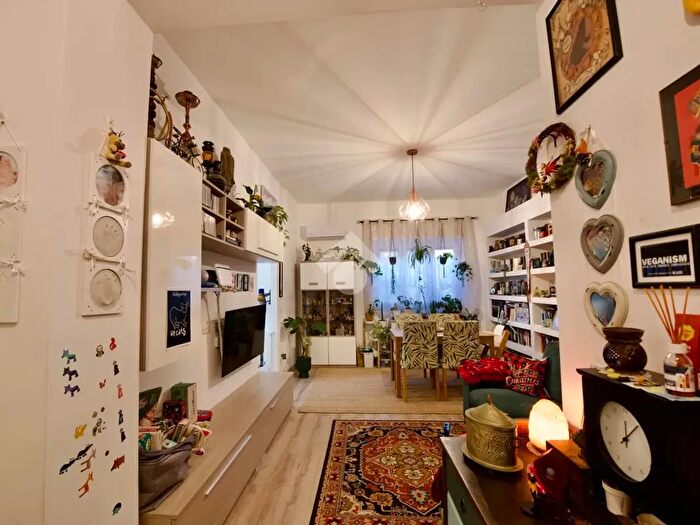 Appartamento quadrilocale in vendita in Via Umberto Grosso, Roma