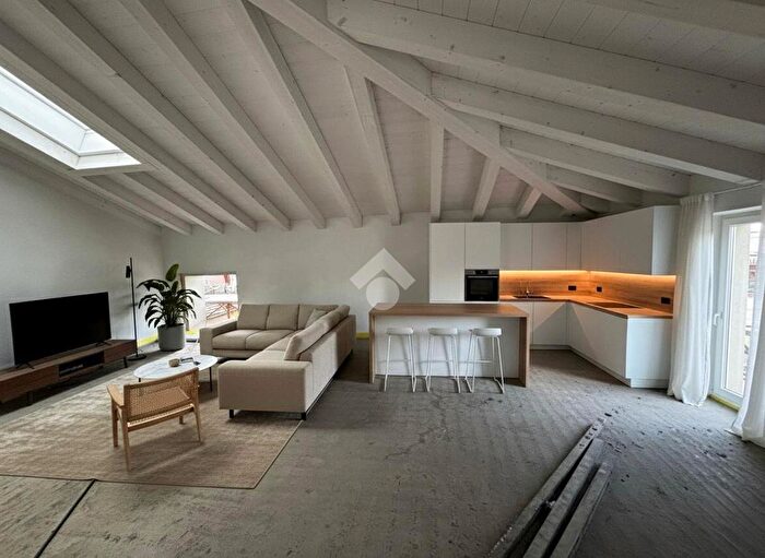 Appartamento trilocale in vendita in Via Gianferrari, Reggio Emilia