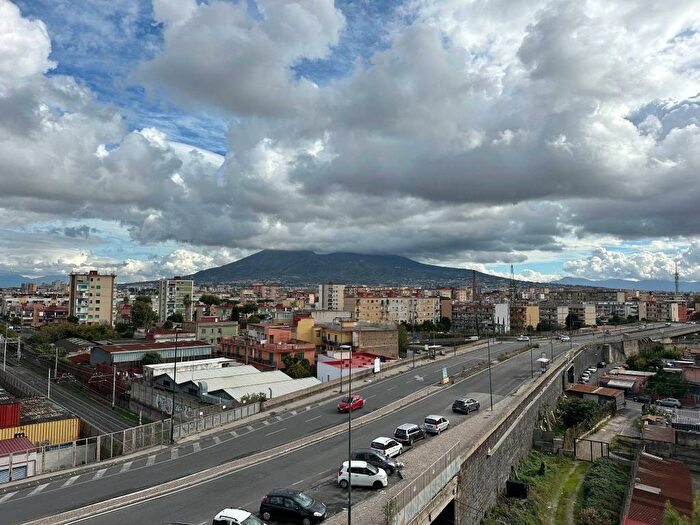 Appartamento trilocale in affitto in Via delle Repubbliche Marinare, Barra, Napoli