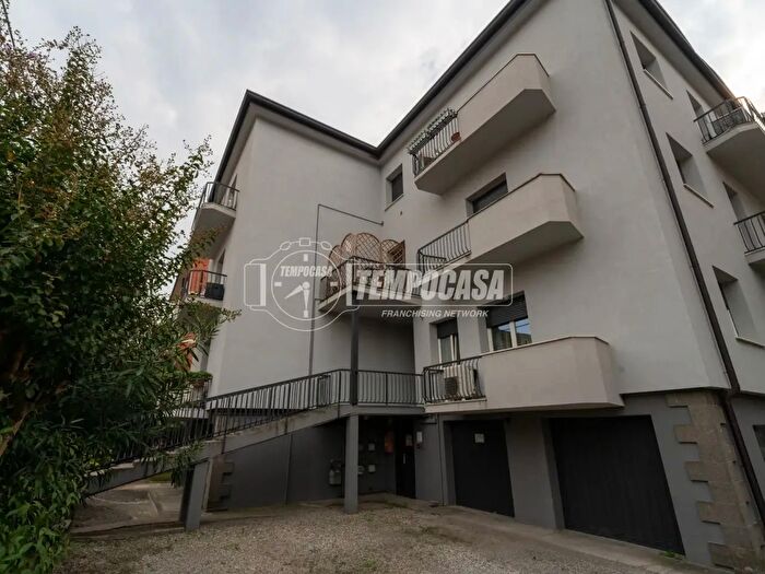 Appartamento trilocale in vendita in Via Cavalli, Crema