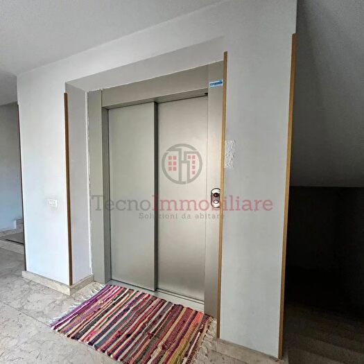 Appartamento trilocale in vendita in Via Cav di Vittorio Veneto Vittoria, Vittoria