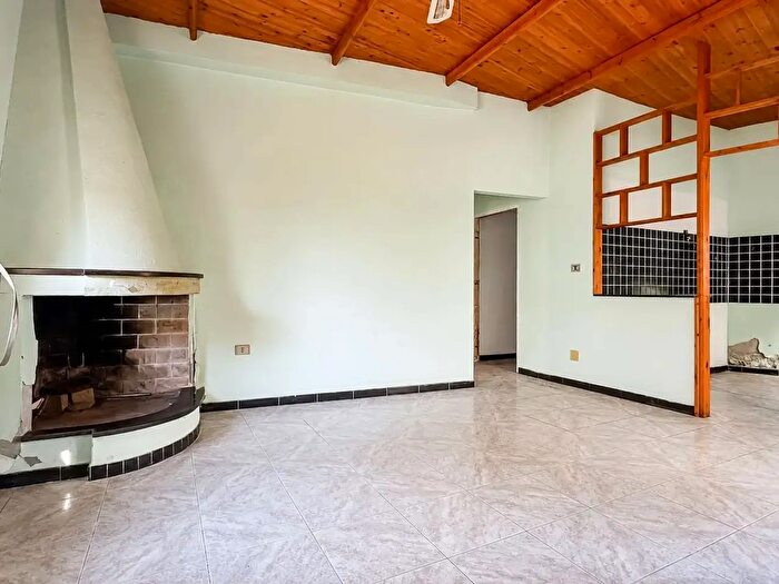 Casa con 10 locali in vendita in Via IV Novembre, Assemini