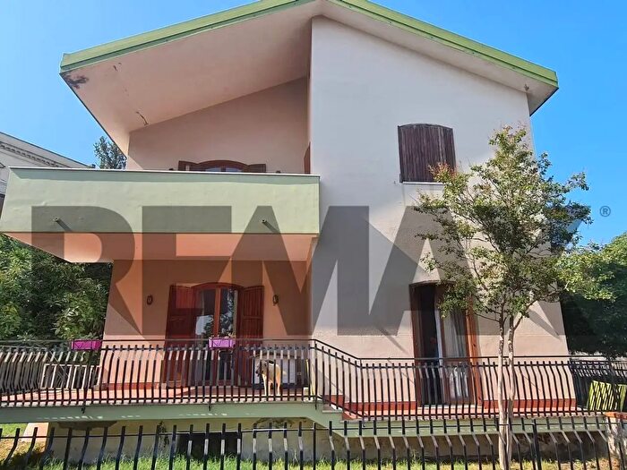 Casa con 11 locali in vendita in Via Forlanini, Giarre
