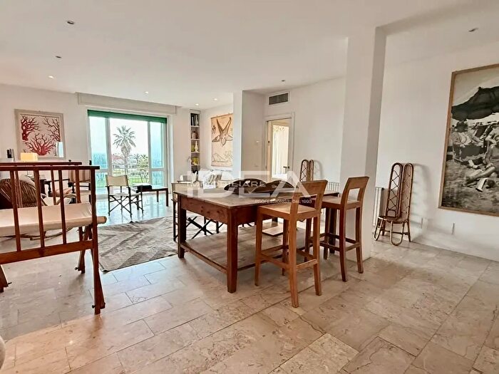 Appartamento quadrilocale in vendita in Via Icilio Sadun, Viareggio