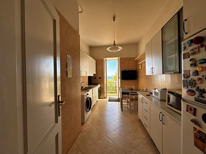 Appartamento trilocale in vendita in Via Nazionale N°, Torre Del Greco