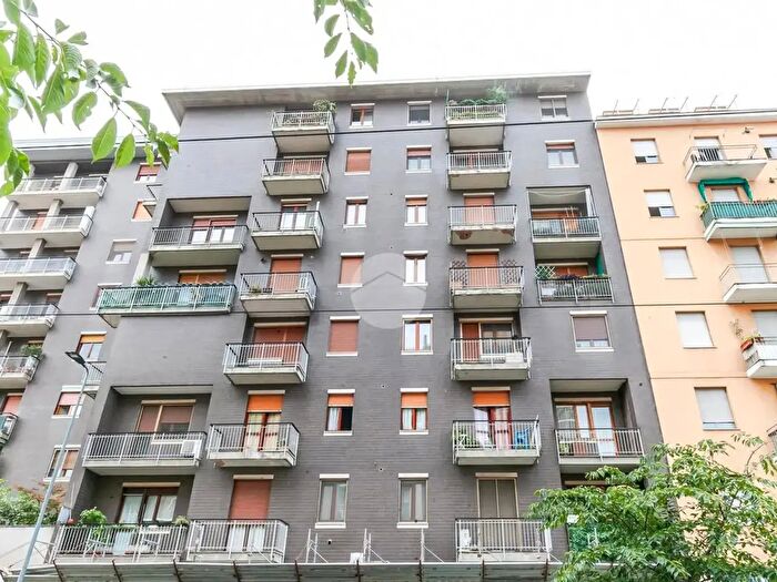 Appartamento bilocale in affitto in Via Giambellino, Milano