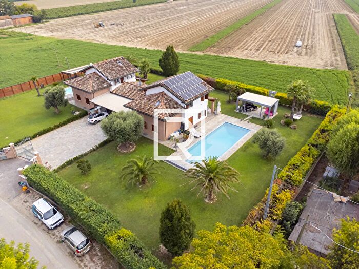 Casa quadrilocale in vendita in Chiesuola a Russi, Russi