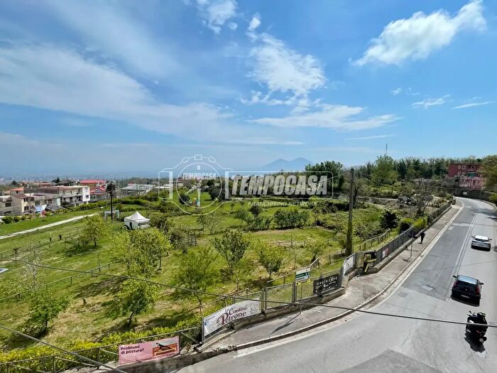 Appartamento trilocale in vendita in Via dellEremo, Napoli