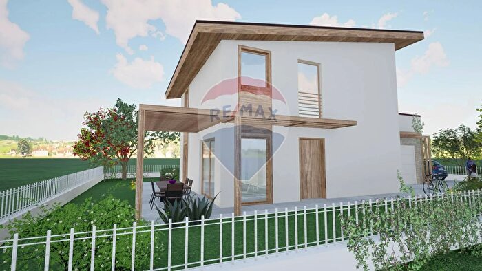 Casa con 6 locali in vendita in Via Fratelli Cervi, Valsamoggia