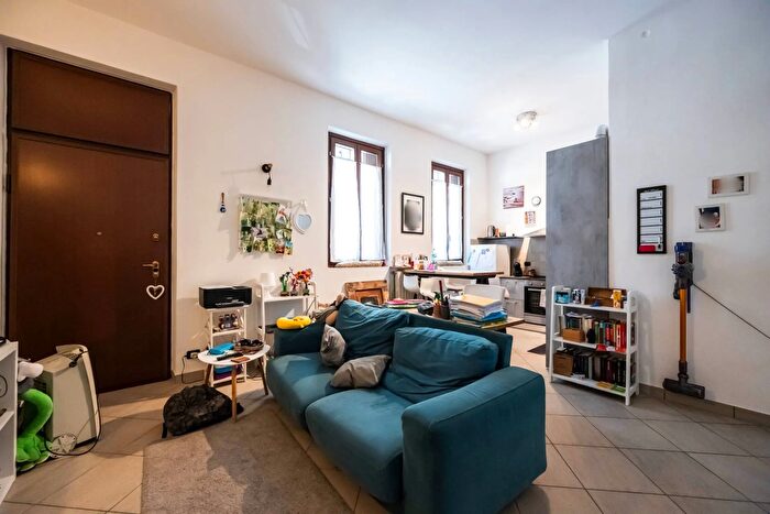 Appartamento con 6 locali in vendita in Via Marconi, Buscate