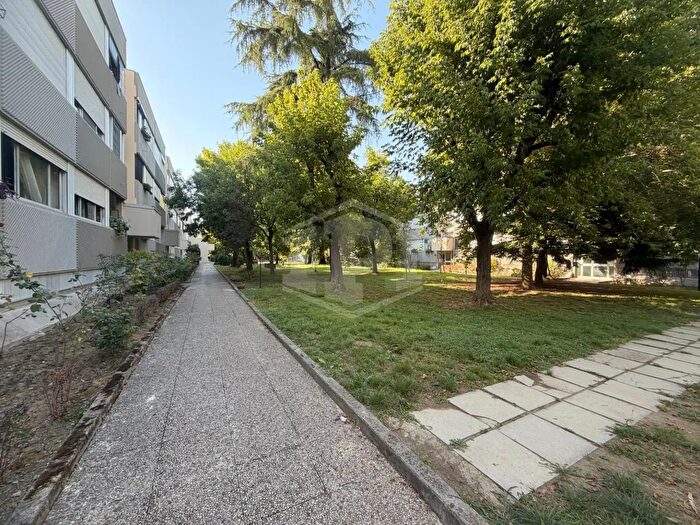 Appartamento quadrilocale in vendita in Via Enrico De Nicola, Bologna