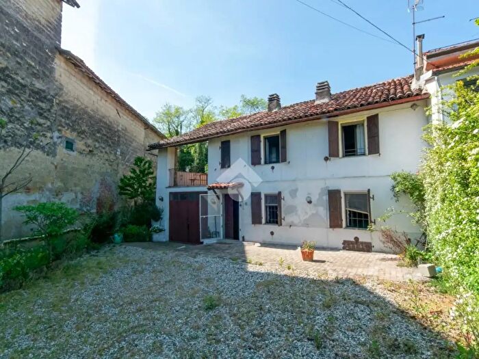 Casa con 6 locali in vendita in Via Giovanni Lanza, Conzano