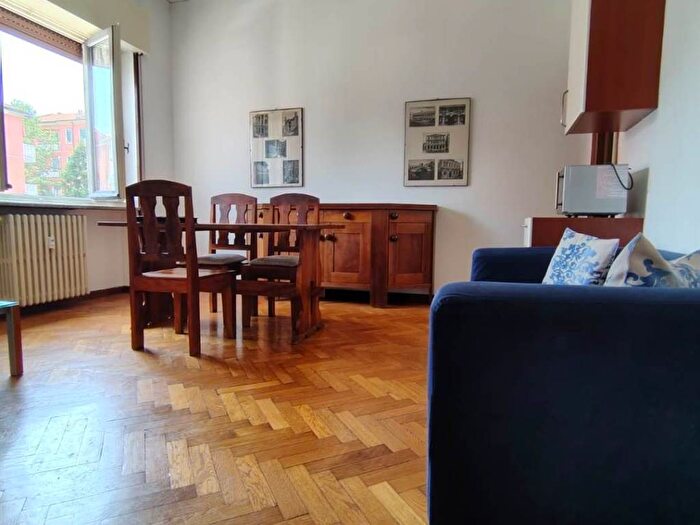 Appartamento trilocale in affitto in Via Lorenteggio, Inganni, Milano