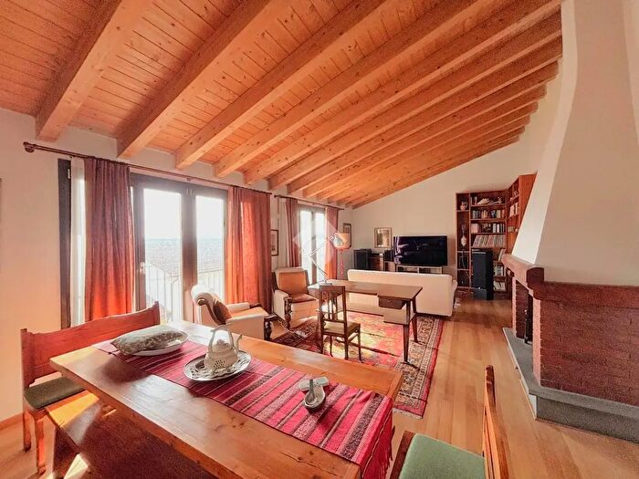 Appartamento con 10 locali in vendita in Via del Giglio, Montemurlo