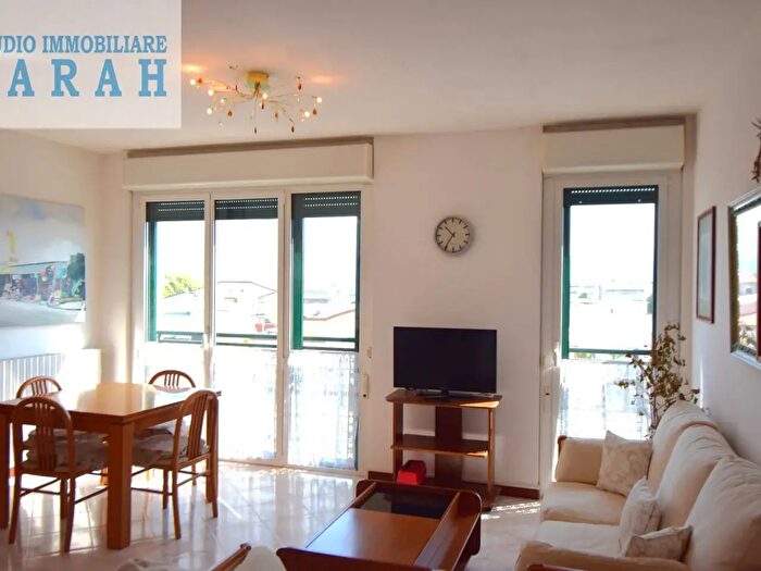 Appartamento trilocale in vendita in Via Aurelia Nord, Viareggio